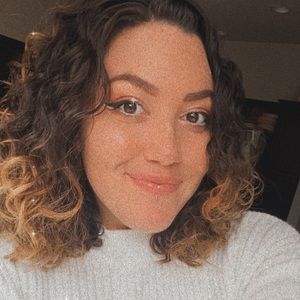 🌈 MEET YOUR POSHER, TRANICE 🌈